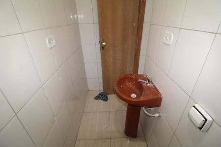 Banheiro de casa para alugar com 2 quartos, 80m² em Vila Renato (zona Norte), São Paulo