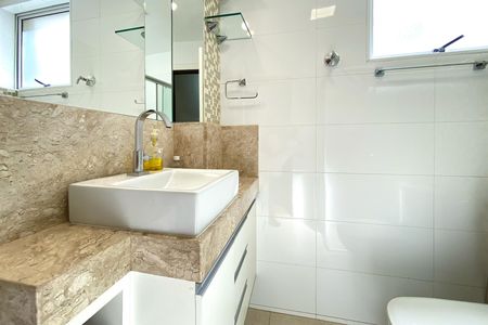 Apartamento para alugar com 100m², 3 quartos e 2 vagas Apartamento para alugar com 100m², 3 quartos e 2 vagasBanheiro