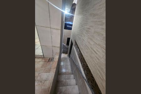 Casa para alugar com 40m², 1 quarto e sem vaga Casa para alugar com 40m², 1 quarto e sem vagaEscada