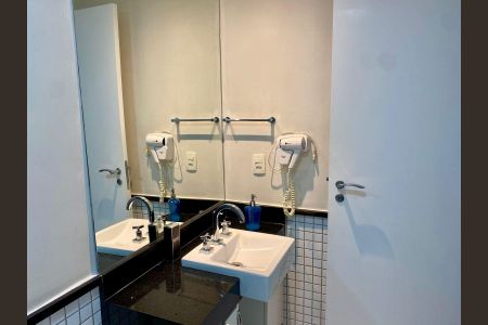 Apartamento à venda com 60m², 2 quartos e 1 vaga Apartamento à venda com 60m², 2 quartos e 1 vagaBanheiro