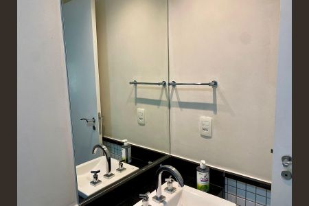 Apartamento à venda com 60m², 2 quartos e 1 vaga Apartamento à venda com 60m², 2 quartos e 1 vagaBanheiro