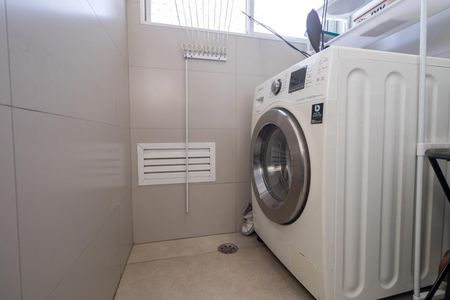 Apartamento à venda com 64m², 2 quartos e 1 vaga Apartamento à venda com 64m², 2 quartos e 1 vagaÁrea de Serviço