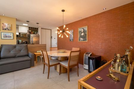 Apartamento à venda com 64m², 2 quartos e 1 vaga Apartamento à venda com 64m², 2 quartos e 1 vagaSala de Jantar
