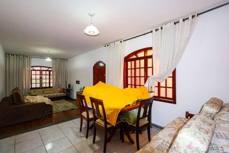 Casa para alugar com 3 quartos, 200m² em Jardim Vazani, São Paulo