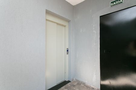 Apartamento à venda com 53m², 2 quartos e sem vaga Apartamento à venda com 53m², 2 quartos e sem vagaHall - Elevador