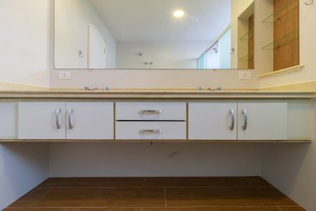 Apartamento para alugar com 150m², 3 quartos e 2 vagas Apartamento para alugar com 150m², 3 quartos e 2 vagasSuíte - Banheiro