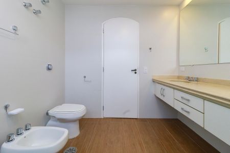 Apartamento para alugar com 150m², 3 quartos e 2 vagas Apartamento para alugar com 150m², 3 quartos e 2 vagasSuíte - Banheiro