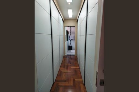 Casa à venda com 317m², 3 quartos e 5 vagas Casa à venda com 317m², 3 quartos e 5 vagasFoto 02