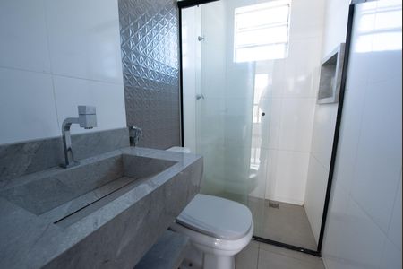 Banheiro de apartamento à venda com 2 quartos, 45m² em Santa Maria, Contagem