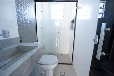 Apartamento à venda com 45m², 2 quartos e 1 vaga Apartamento à venda com 45m², 2 quartos e 1 vagaBanheiro
