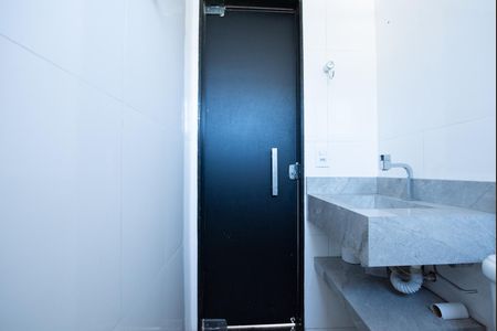Apartamento à venda com 45m², 2 quartos e 1 vaga Apartamento à venda com 45m², 2 quartos e 1 vagaBanheiro