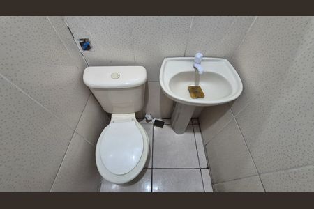 Banheiro de casa para alugar com 1 quarto, 50m² em Jardim Santa Cristina, Santo André