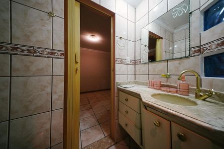 Casa à venda com 125m², 3 quartos e 2 vagasBanheiro da Suíte