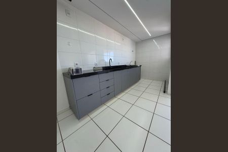 Cozinha de apartamento para alugar com 2 quartos, 57m² em Jardim Patricia, Uberlândia