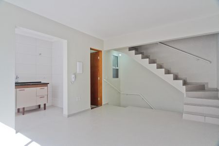 Sala de casa de condomínio para alugar com 2 quartos, 80m² em Vila Dom Pedro Ii, São Paulo