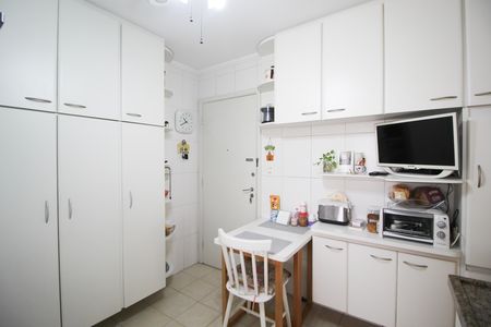 Cozinha de apartamento à venda com 3 quartos, 95m² em Vila Nova Conceição, São Paulo