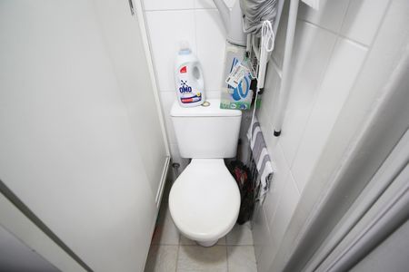 Banheiro de serviço de apartamento à venda com 3 quartos, 95m² em Vila Nova Conceição, São Paulo