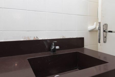 Banheiro de apartamento à venda com 3 quartos, 79m² em Cristal, Porto Alegre