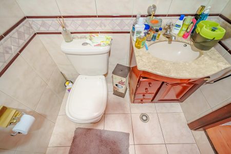 Casa à venda com 109m², 3 quartos e 2 vagasBanheiro