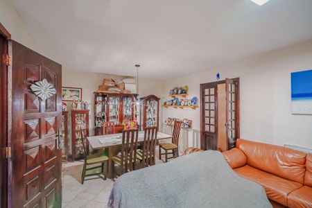 Casa à venda com 109m², 3 quartos e 2 vagasSala