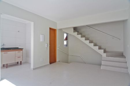Sala de casa de condomínio para alugar com 2 quartos, 80m² em Vila Dom Pedro Ii, São Paulo