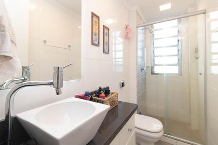 Banheiro de apartamento para alugar com 1 quarto, 55m² em Cristal, Porto Alegre