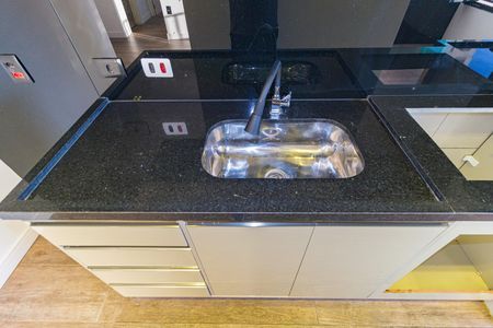 Apartamento para alugar com 57m², 2 quartos e 1 vagaDetalhe - Cozinha