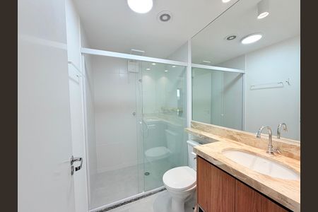 Banheiro de kitnet/studio para alugar com 1 quarto, 26m² em Santo Amaro, São Paulo