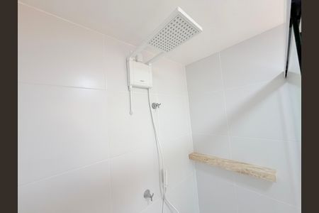 Banheiro de kitnet/studio para alugar com 1 quarto, 26m² em Santo Amaro, São Paulo