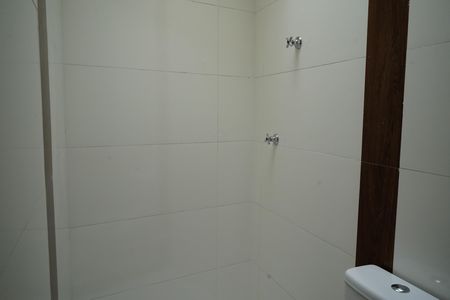 Casa de condomínio para alugar com 110m², 2 quartos e 1 vagaBanheiro da Suíte 1