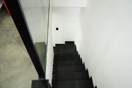 Casa de condomínio para alugar com 110m², 2 quartos e 1 vagaEscada