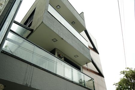 Casa de condomínio para alugar com 110m², 2 quartos e 1 vagaFachada