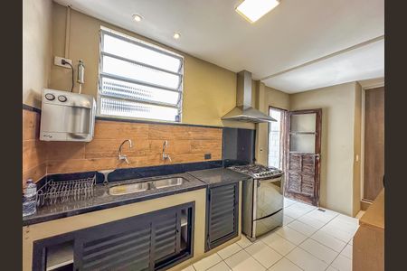 Apartamento para alugar com 150m², 4 quartos e 1 vaga