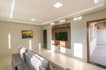 Casa para alugar com 3 quartos, 390m² em Planalto, Belo Horizonte