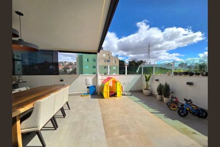 Apartamento à venda com 159m², 2 quartos e 3 vagas Apartamento à venda com 159m², 2 quartos e 3 vagasCobertura