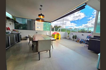 Apartamento à venda com 159m², 2 quartos e 3 vagas Apartamento à venda com 159m², 2 quartos e 3 vagasCobertura