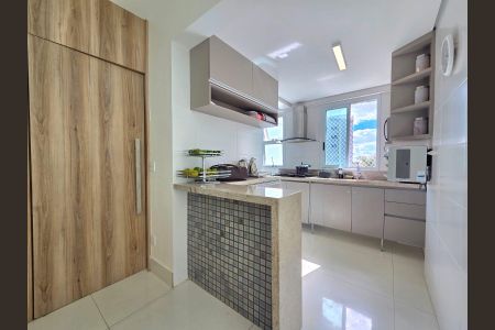 Apartamento à venda com 159m², 2 quartos e 3 vagas Apartamento à venda com 159m², 2 quartos e 3 vagasCozinha