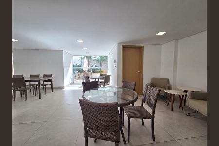 Apartamento à venda com 159m², 2 quartos e 3 vagas Apartamento à venda com 159m², 2 quartos e 3 vagasDetalhe Sala