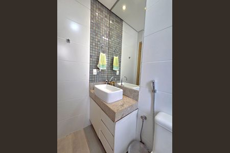 Apartamento à venda com 159m², 2 quartos e 3 vagas Apartamento à venda com 159m², 2 quartos e 3 vagasSuíte 1 - Banheiro