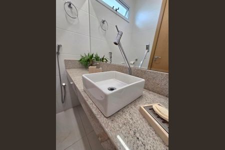 Apartamento à venda com 159m², 2 quartos e 3 vagas Apartamento à venda com 159m², 2 quartos e 3 vagasLavabo