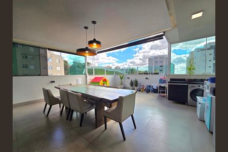 Apartamento à venda com 159m², 2 quartos e 3 vagas Apartamento à venda com 159m², 2 quartos e 3 vagasCobertura