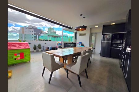 Apartamento à venda com 159m², 2 quartos e 3 vagas Apartamento à venda com 159m², 2 quartos e 3 vagasCobertura