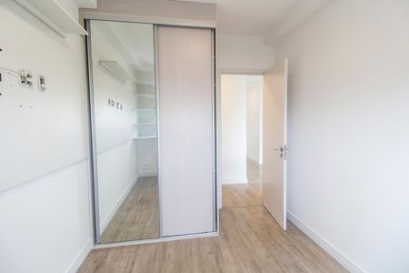 Quarto 2 de apartamento para alugar com 2 quartos, 74m² em Alphaville Empresarial, Barueri