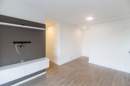 Sala  de apartamento para alugar com 2 quartos, 74m² em Alphaville Empresarial, Barueri