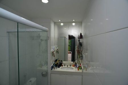 Banheiro da Suíte de apartamento para alugar com 2 quartos, 94m² em Barra da Tijuca, Rio de Janeiro