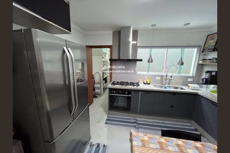 Casa à venda com 197m², 3 quartos e 4 vagas