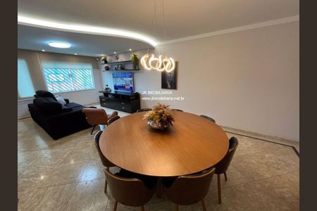 Casa à venda com 197m², 3 quartos e 4 vagas