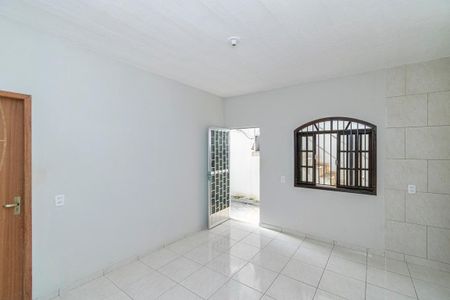 Sala de casa para alugar com 1 quarto, 40m² em Brás de Pina, Rio de Janeiro