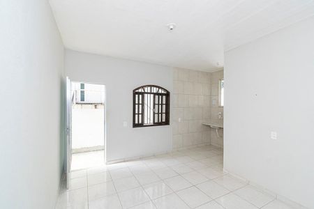 Sala de casa para alugar com 1 quarto, 40m² em Brás de Pina, Rio de Janeiro
