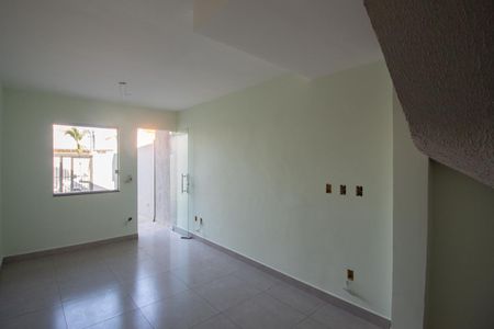Casa à venda com 75m², 2 quartos e 2 vagas Casa à venda com 75m², 2 quartos e 2 vagasSala